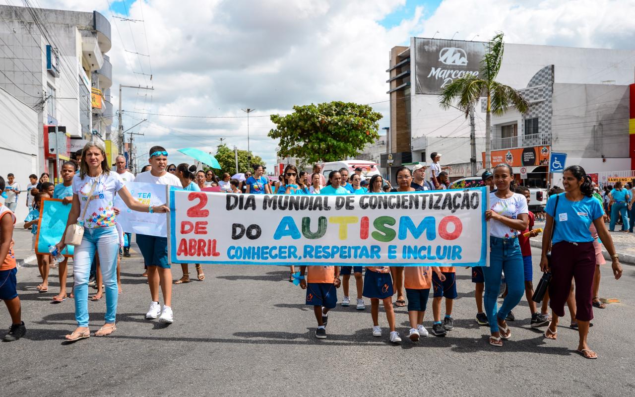 Caminhada pela Conscientização do Autismo mobiliza comunidade em Conceição do Coité