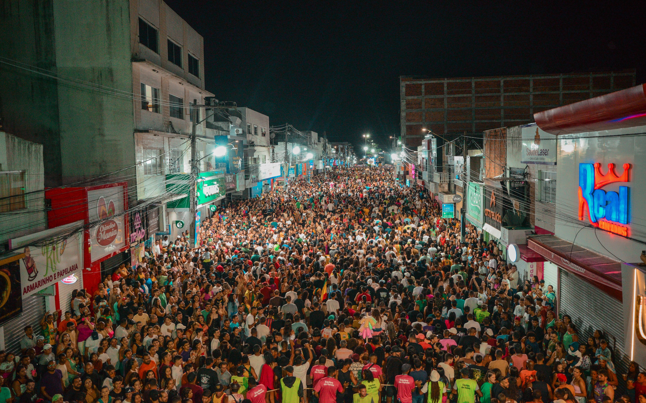 Coité Folia 2025 se despede com shows marcantes, retorno histórico de Durval Lelys e multidão na avenida
