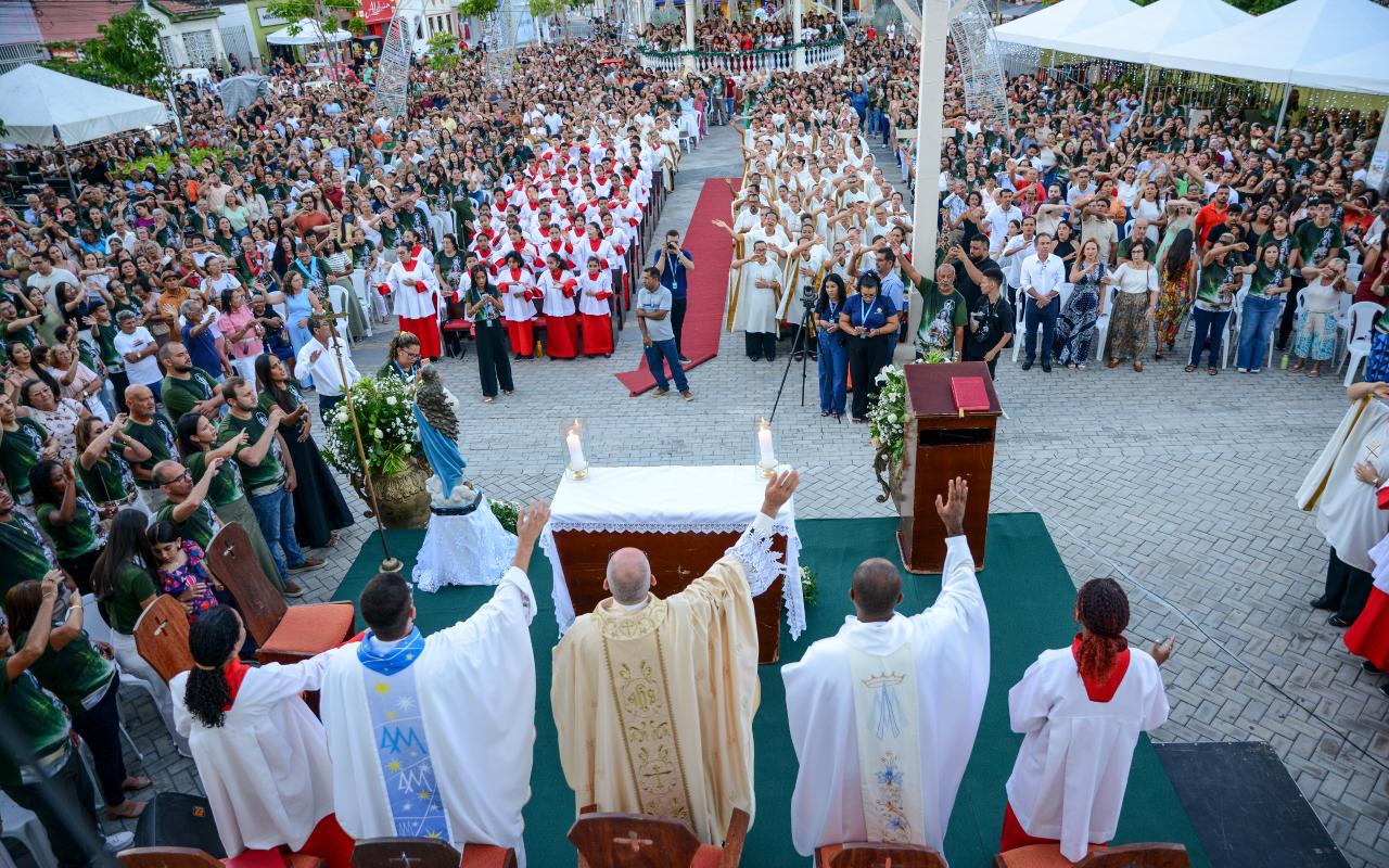 Festa da Padroeira mobiliza fé e emoção na Praça da Matriz em Conceição do Coité 
