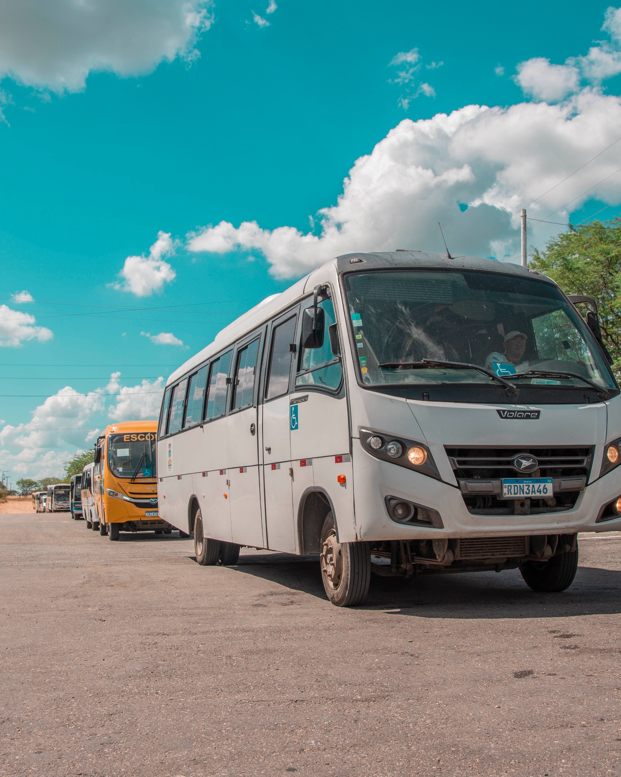 Prefeitura de Coité realiza vistoria em mais de 190 veículos do transporte escolar para garantir segurança dos estudantes